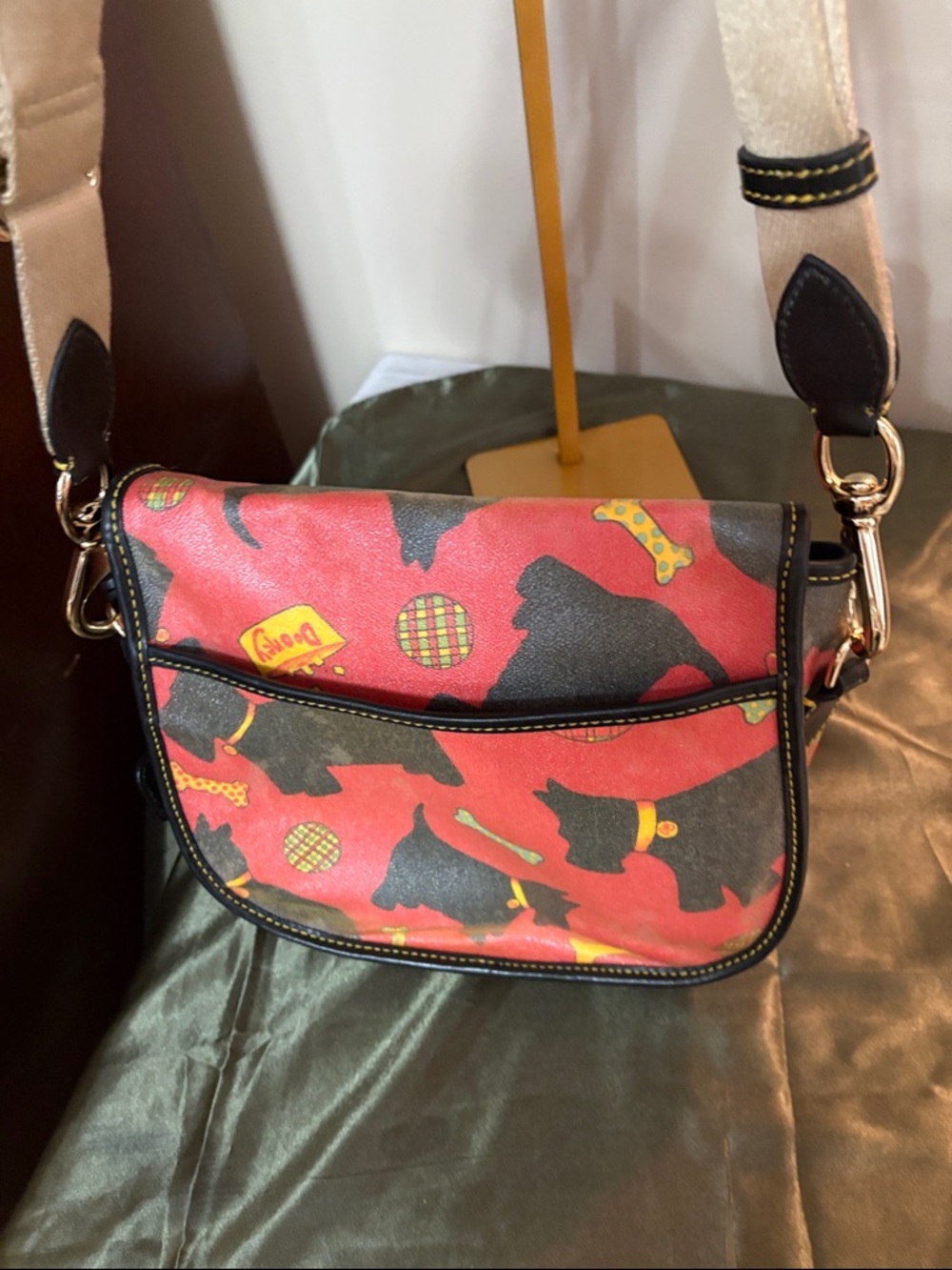 Dooney and Bourke Black Scottie Dog Print crossbody flap bag Rare collectible! - Picture 7 of 13